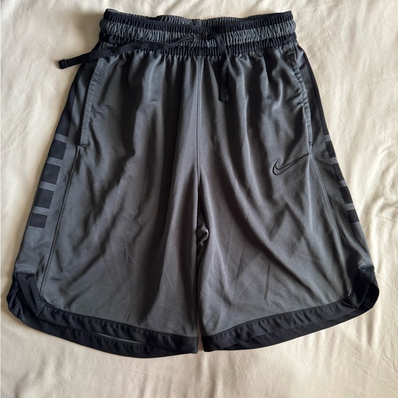 Nike 3pc basketball shorts - Picture 3 of 12